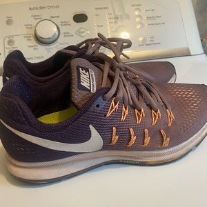 Size 8 Nike Running Shoes